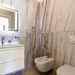 Ama's 1br Ap 4 - Parking, Kitchen & Balcony Apartamento