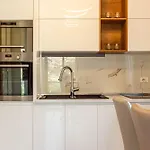 Ama's 1br Ap 4 - Parking, Kitchen & Balcony Apartamento *