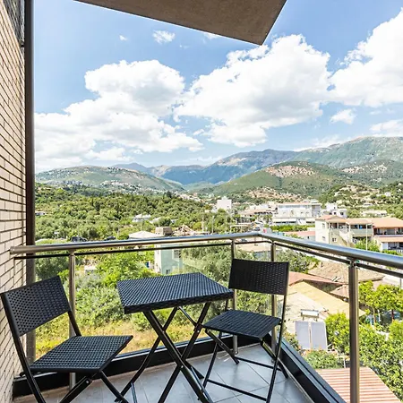 Ama's 1br Ap 4 - Parking, Kitchen & Balcony Lägenhet