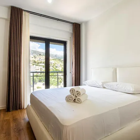 Ama's 1br Ap 4 - Parking, Kitchen & Balcony Lägenhet