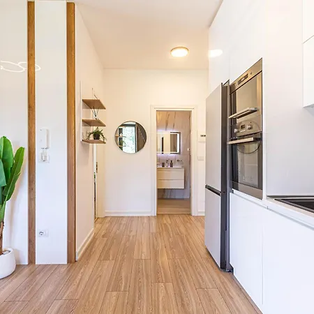 Ama's 1br Ap 4 - Parking, Kitchen&balcony