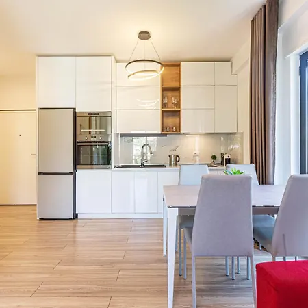 Ama's 1br Ap 4 - Parking, Kitchen&balcony Apartment *