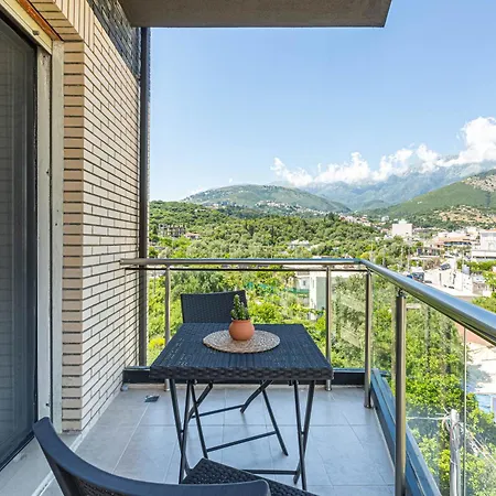 Ama's 1br Ap 4 - Parking, Kitchen&balcony