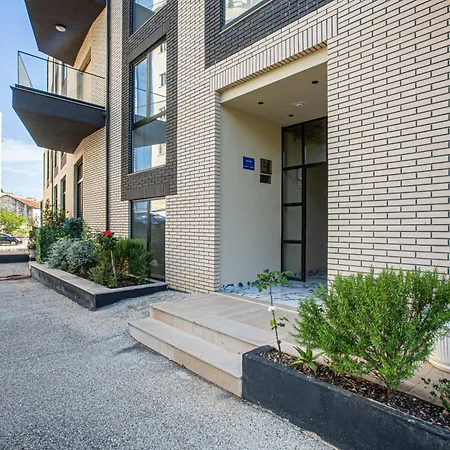 Ama's 1br Ap 4 - Parking, Kitchen&balcony Apartment